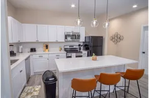 Repose in Your Private Space 3BR/2BA Close to DT - Image 4
