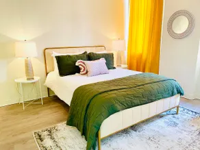 Serene 1 Br - Walk in Downtown Memphis! - Image 2