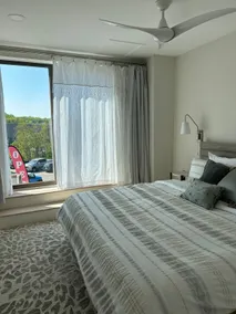 Bright & Spacious Waterview Haven Downtown Belfast - Image 4