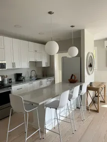 Bright & Spacious Waterview Haven Downtown Belfast - Image 5
