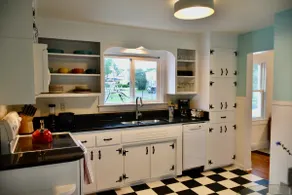 3BR Mid-Century | A/C | Mins to All Star Village - Image 3