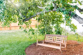 Charming Farmhouse Near Wineries & Downtown - Image 5