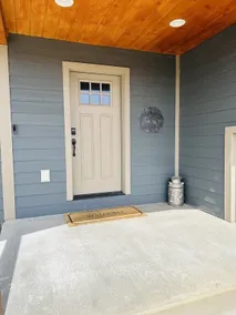 The Grey House is 2 minutes to the Lake 5 minutes to Fox Ridge golf course. - Image 3