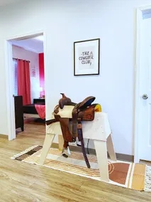Giddy Up in East Nashville! Parking! DTown 5 min! - Image 3