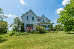 The Hungry Hollow Farmhouse - Image 4