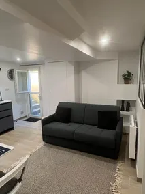 Cozy studio with terrace 2 minutes from the train station - Image 4