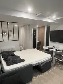 Cozy studio with terrace 2 minutes from the train station - Image 2