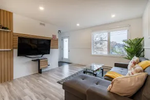 Spacious apartment with parking - Image 3