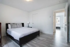 Spacious apartment with parking - Image 4