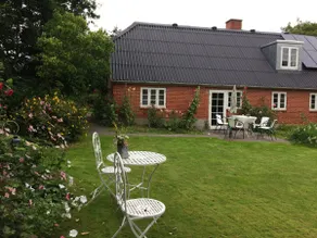 New authentic cottage in village garden - Image 2