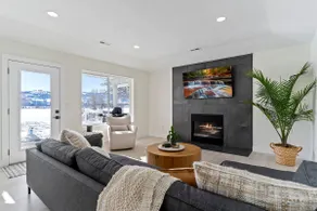 The Lake Front Retreat - Image 4