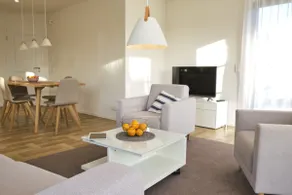 Luxurious thatched cottage with garden and sauna - Image 4