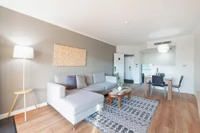 Seaview Adjacent King Apartments with Balcony - Image 5