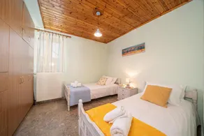 Dellaporta's Cottage - Image 2