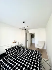Glamorous Natural Light APT - Image 5