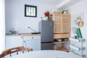 Studio, free parking and a terrace with sea view - Image 3