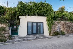 Studio, free parking and a terrace with sea view - Image 2