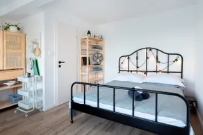 Studio, free parking and a terrace with sea view - Image 5