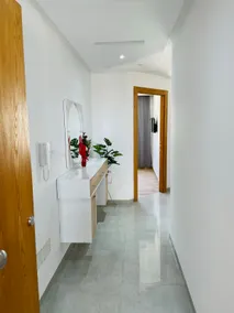 Luxury apartment with pool view - Image 2