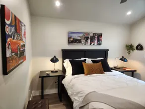 Dean's Garage: Moto Style Luxe Home Central Auburn - Image 4