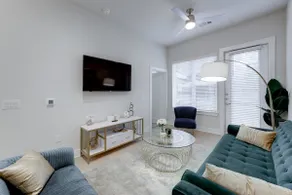 Luxurious One Bedroom With Pool - Image 5