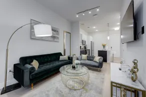 Luxurious One Bedroom With Pool - Image 4