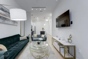 Luxurious One Bedroom With Pool - Image 3