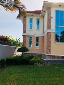 Beautiful two-level, fully furnished 4 bedroom house with WiFi - Image 2