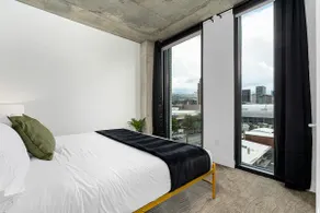 Exceptional 1BD BA-PoolHotTubGymParking- Downtown! - Image 3