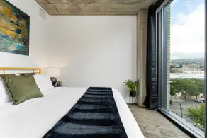 Exceptional 1BD BA-PoolHotTubGymParking- Downtown! - Image 4