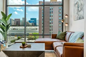 Exceptional 1BD BA-PoolHotTubGymParking- Downtown! - Image 2