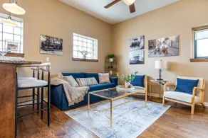 Historic Downtown | 1BD Full Apt - Image 4