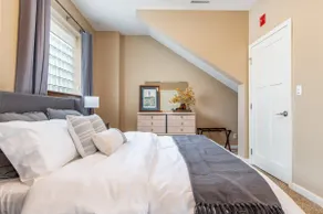 Historic Downtown | 1BD Full Apt - Image 3
