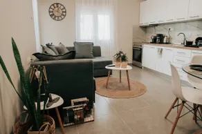Sophia's Coastal Retreat - Image 4