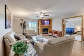 Josie's On The Bay - Waterfront, Fireplace, Roku - Image 2