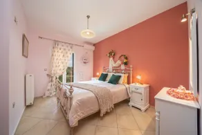 SUPERBE VILLA TRANQUILLE AVEC PISCINE PRIVÉE SITUATION CENTRALE DE L'ÎLE - Image 3