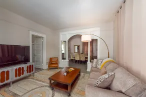 Renovated 1 Bed, 1 Bath, KING BED! Near Downtown! - Image 5
