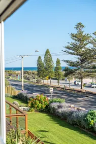 Beach Haven at Semaphore - Sweeping Ocean Views - Image 4