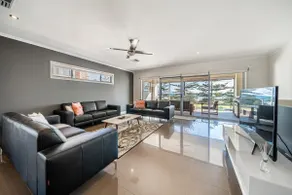 Beach Haven at Semaphore - Sweeping Ocean Views - Image 2