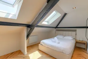 Charming 2-room attic apartment with parking, Écully - Image 3