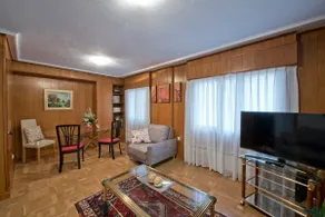 Centrally located and spacious apartment - Image 2