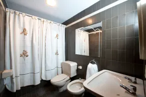 Centrally located and spacious apartment - Image 5