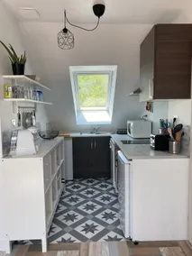 Apartment with a garden - Image 5