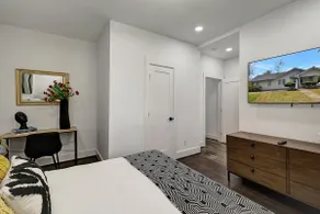 Luxe Living Masterpiece! - Image 4