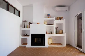 Cozy Beach Apartment W/ Sea View, Free Parking & AC - Image 4
