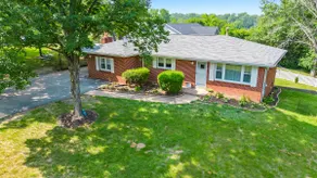 Nice big Ranch home - safe & quiet -0.5 acre lot - Image 2
