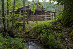 Sunhillo Cabin by the Creek - Image 2