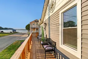 2/1 Cozy Cottage with Hot Tub Gazebo and Lake View - Image 4