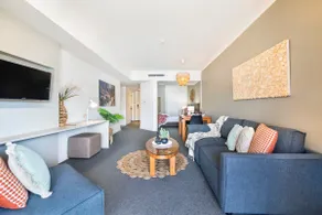 King Suite Dreams - Poolside Living on the Esplanade - Image 2
