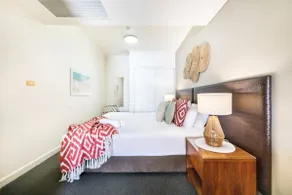 King Suite Dreams - Poolside Living on the Esplanade - Image 3